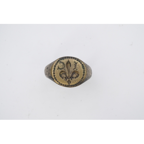 193 - A bronze signet ring, France, 15th/16th century, the circular central panel engraved with a fleur-de... 