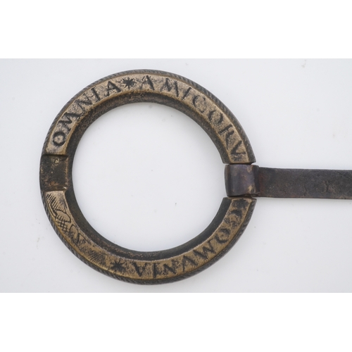 195 - A bronze buckle, 16th-17th century, of circular outline, bearing the inscription 'OMNIA AMICORUM COM... 