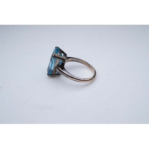 274 - An aquamarine ring, mid 20th century, claw-set with a mixed step-cut aquamarine measuring approximat... 