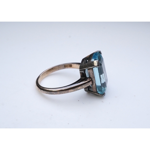 274 - An aquamarine ring, mid 20th century, claw-set with a mixed step-cut aquamarine measuring approximat... 