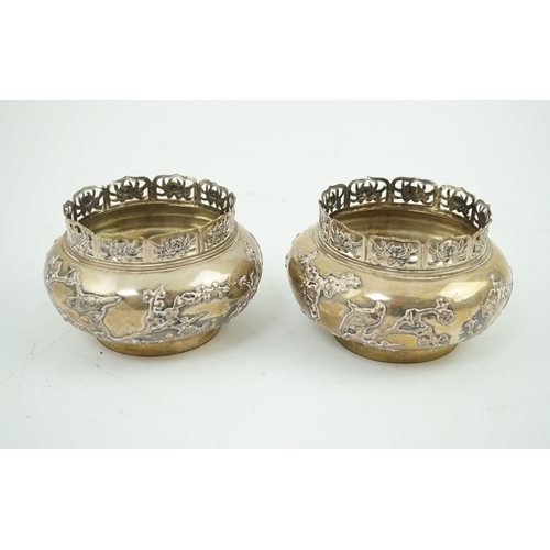 55 - A pair of late 19th/early 20th century Chinese Export silver baluster bowls, by Zee Wo, Shanghai, wi... 