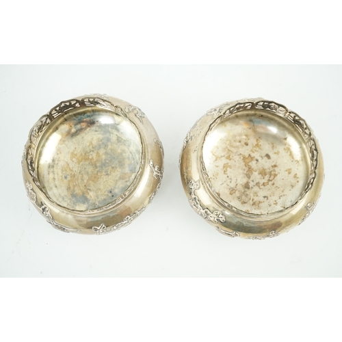 55 - A pair of late 19th/early 20th century Chinese Export silver baluster bowls, by Zee Wo, Shanghai, wi... 