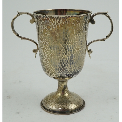 74 - A George V planished silver two handled pedestal cup, by Henry Hodson Plante, London, 1913, 15.1cm, ... 