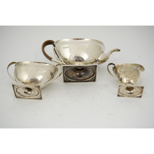 76 - A George V silver three piece tea set by Fenton Brothers Ltd, of oval pedestal form, Sheffield, 1916... 