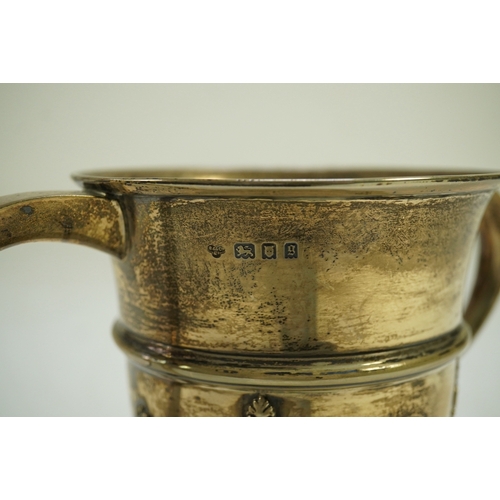 82 - A George V silver two handled presentation trophy cup by The Goldsmiths & Silversmiths Co Ltd, with ... 