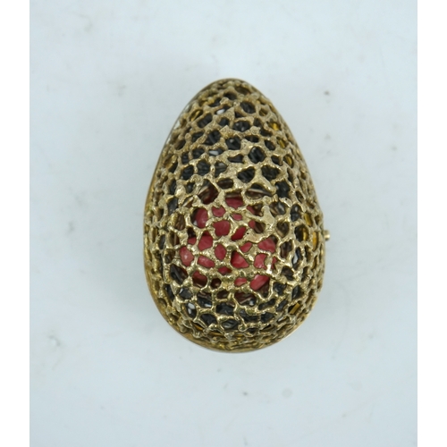 98 - An Elizabeth II pierced silver gilt surprise egg by Stuart Devlin, opening to reveal a nest with thr... 