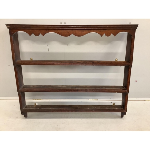 1002 - A small 18th century oak plate rack, width 103cm, height 90cm. Condition - fair