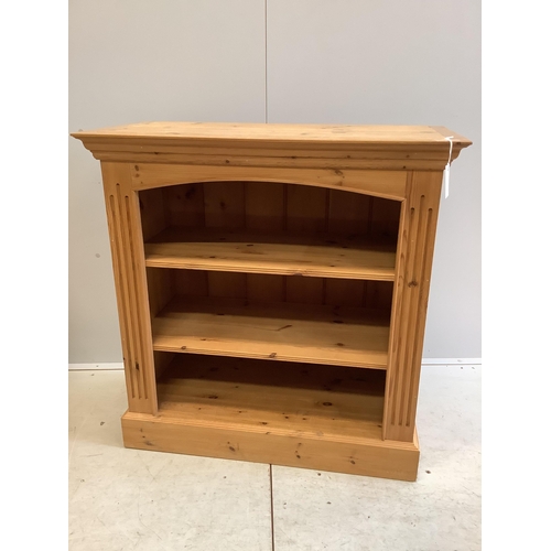 1074 - Two reproduction pine open bookcases, larger width 91cm, depth 44cm, height 92cm. Condition - fair... 