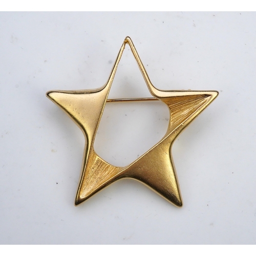 1277 - A tarnished gold star brooch in box