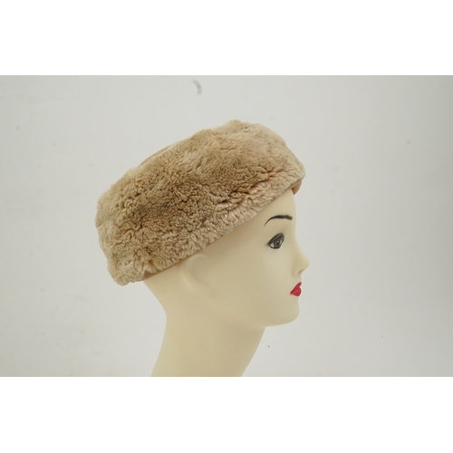 1289 - A 1950's lady's fur hat formerly the property of Audrey Hepburn In the late 1950's Audrey Hepburn at... 