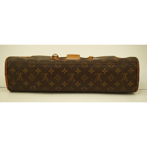 1302 - A Louis Vuitton handbag