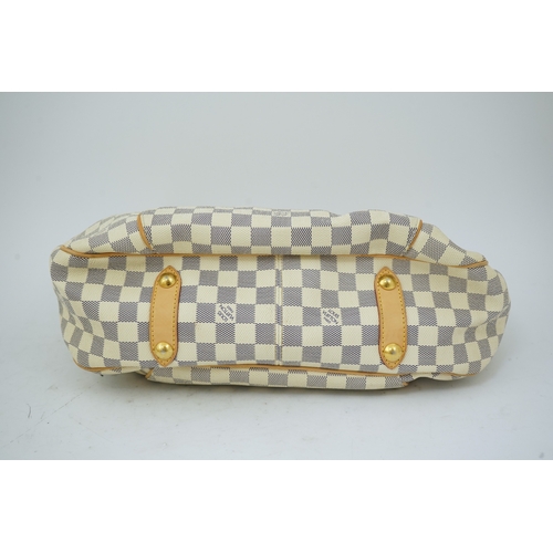 1303 - A Louis Vuitton handbag made from Damier Azur canvas with natural cowhide trim, with original dust b... 