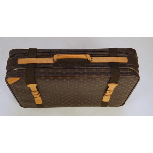 1318 - A Louis Vuitton suitcase