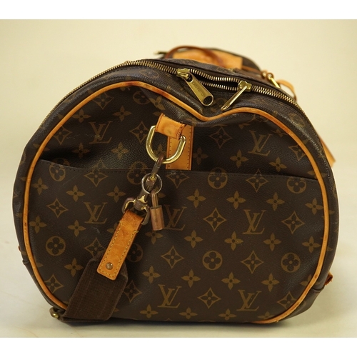 1319 - A Louis Vuitton larger shoulder bag