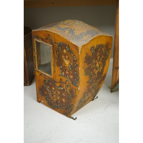 1369 - A Venetian painted wooden model of a sedan chair, probably designed for a doll, 36cm high. Condition... 