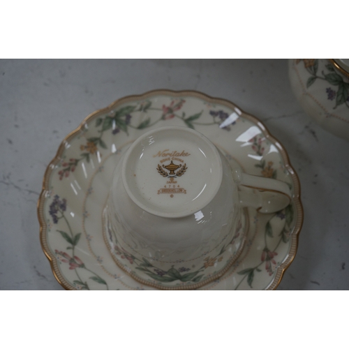 1388 - An extensive Noritake Brookhollow floral and gilt decorated dinner and tea service. Condition - go... 