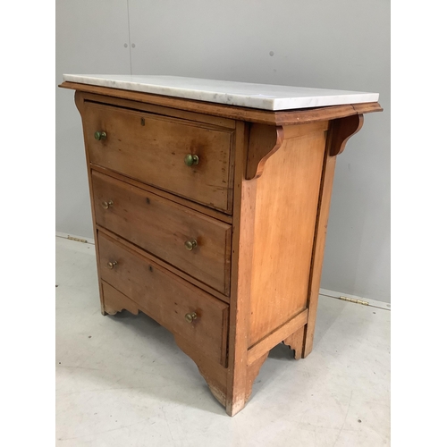 1099 - An early 20th century mahogany marble topped chest of three drawers, width 83cm, depth 42cm, height ... 