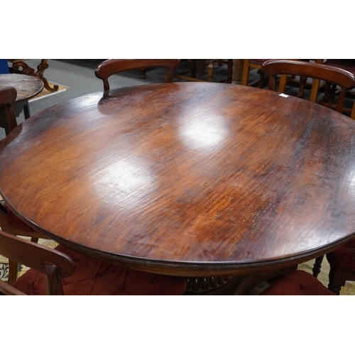 1129 - A 19th century Anglo-Indian rosewood circular breakfast table and six chairs, table diameter 144cm, ... 