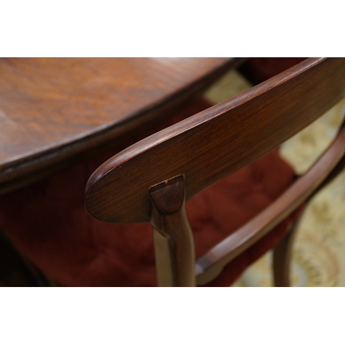1129 - A 19th century Anglo-Indian rosewood circular breakfast table and six chairs, table diameter 144cm, ... 