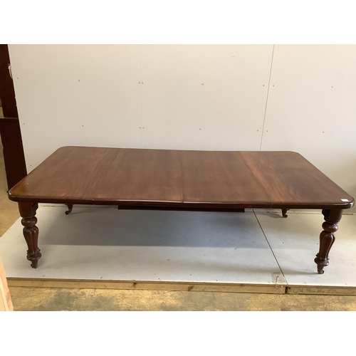 61 - A Victorian mahogany extending dining table, width 238cm extended, two spare leaves, depth 120cm, he... 