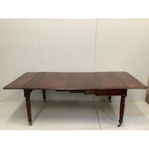 105 - A George IV mahogany drop flap extending dining table, width 228cm extended, two spare leaves, depth... 