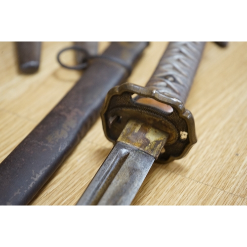 279 - A Japanese World War II NCOs sword katana, regulation blade with fuller, stamped 33271, regulation ... 