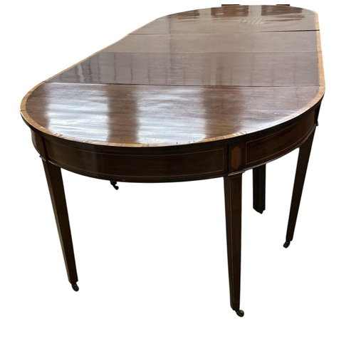 1027 - A George III satinwood banded mahogany D end extending dining table, with two spare leaves, 284cm ex... 