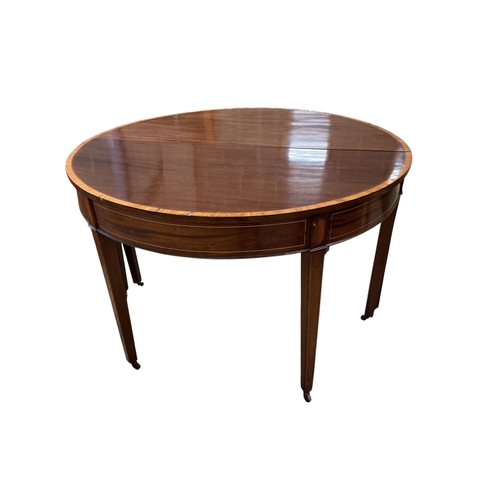 1027 - A George III satinwood banded mahogany D end extending dining table, with two spare leaves, 284cm ex... 