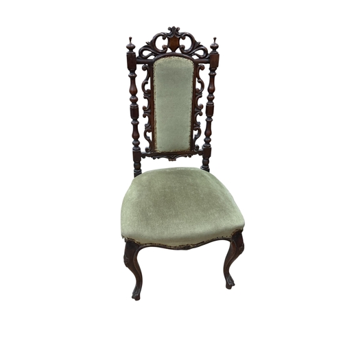 2060 - A pair of Victorian carved walnut side chairs, width 46cm, depth 40cm, height 98cm