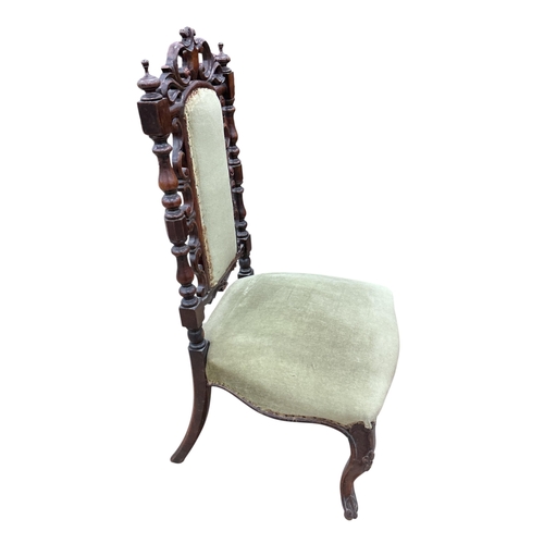 2060 - A pair of Victorian carved walnut side chairs, width 46cm, depth 40cm, height 98cm