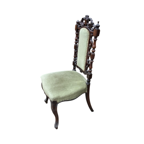 2060 - A pair of Victorian carved walnut side chairs, width 46cm, depth 40cm, height 98cm