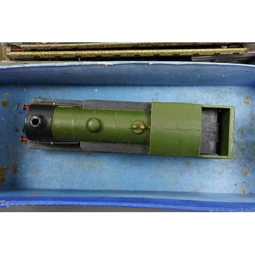 253 - A small collection of Hornby Dublo railway for 3-rail running, including; an LNER class N2, 0-6-2T l... 