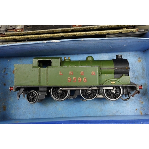 253 - A small collection of Hornby Dublo railway for 3-rail running, including; an LNER class N2, 0-6-2T l... 