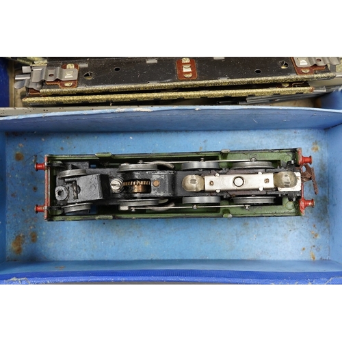 253 - A small collection of Hornby Dublo railway for 3-rail running, including; an LNER class N2, 0-6-2T l... 