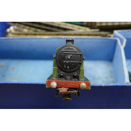253 - A small collection of Hornby Dublo railway for 3-rail running, including; an LNER class N2, 0-6-2T l... 
