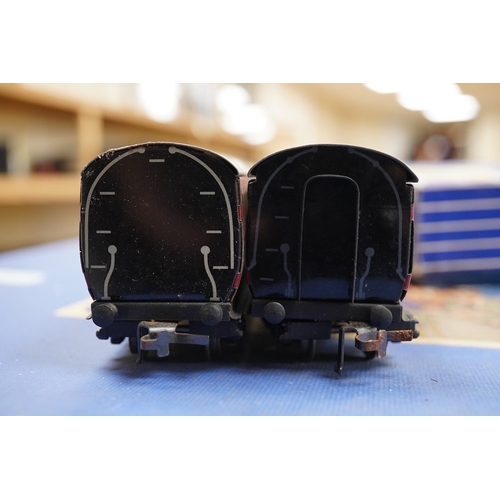 253 - A small collection of Hornby Dublo railway for 3-rail running, including; an LNER class N2, 0-6-2T l... 