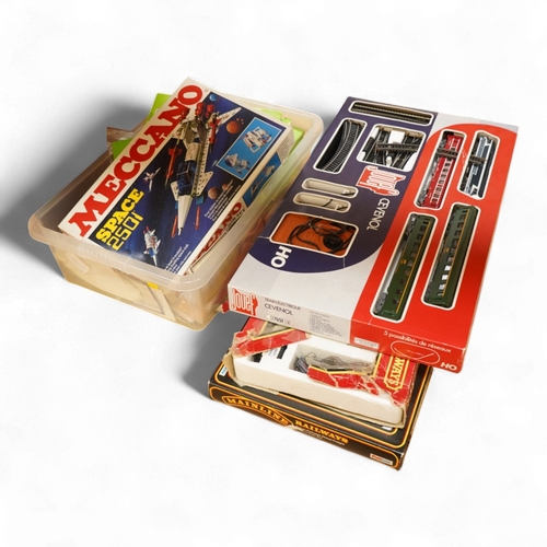 258 - A collection of 00 gauge model railway, including three box train sets by Jouef, Mainline and Hornby... 