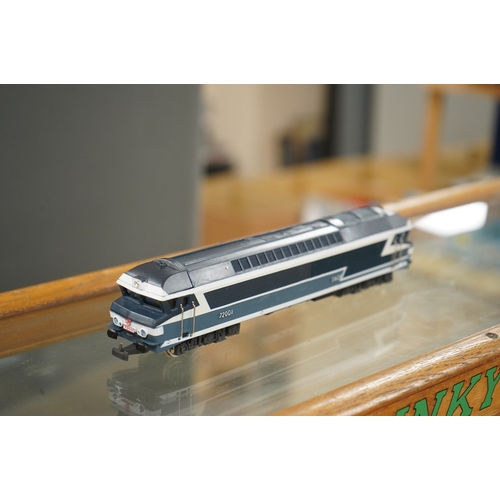 258 - A collection of 00 gauge model railway, including three box train sets by Jouef, Mainline and Hornby... 