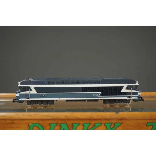 258 - A collection of 00 gauge model railway, including three box train sets by Jouef, Mainline and Hornby... 