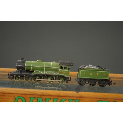 258 - A collection of 00 gauge model railway, including three box train sets by Jouef, Mainline and Hornby... 