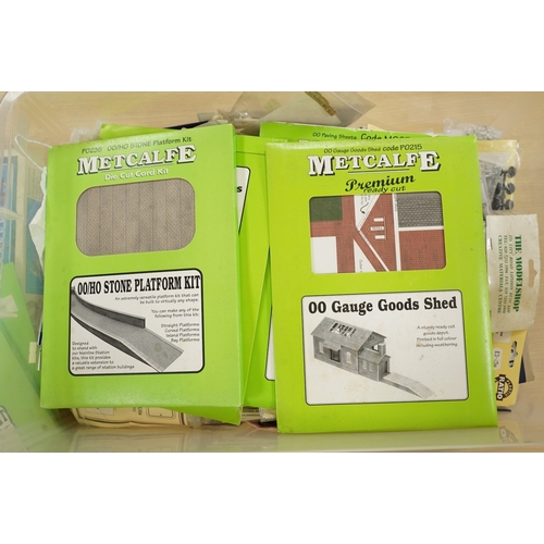 258 - A collection of 00 gauge model railway, including three box train sets by Jouef, Mainline and Hornby... 