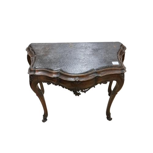 1077 - An 18th century style Italian serpentine leather topped walnut console table (adapted), width 84cm, ... 