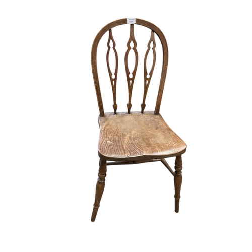 1081 - A pair of early 20th century Prior type elm and beech Windsor chairs, width 39cm, height 90cm