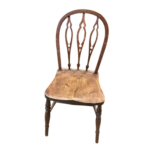 1081 - A pair of early 20th century Prior type elm and beech Windsor chairs, width 39cm, height 90cm