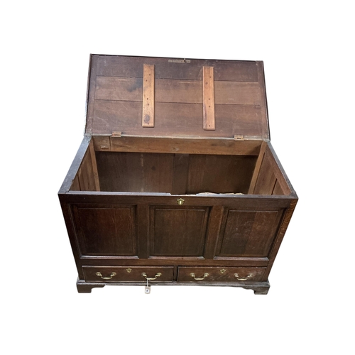 1129 - A George III oak mule chest, width 120cm, depth 60cm, height 83cm