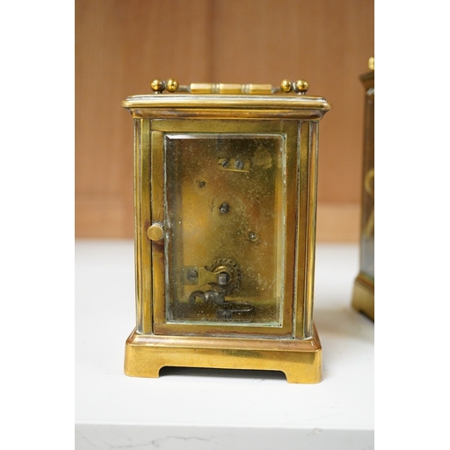 1264 - An early 20th century lacquered brass repeating carriage clock and a smaller carriage timepiece, hei... 