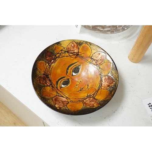 1274 - A Joyce Morgan Chelsea studio pottery dish, Sun Face, diameter 23cm, height 6cm