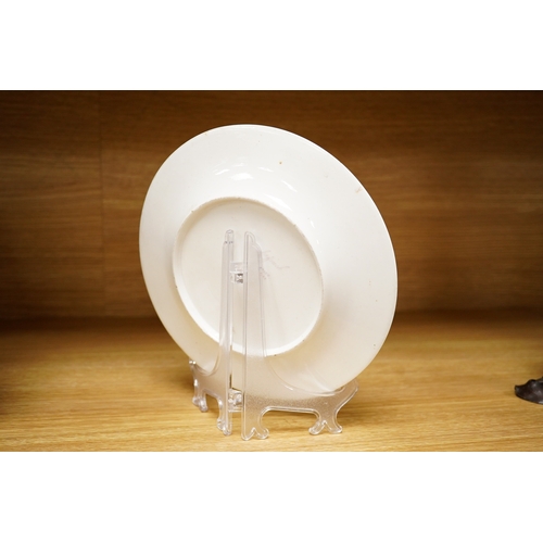 260 - An early 19th century Spode ornithological cabinet plate, hand painted with a Chaffinch, 21cm in dia... 