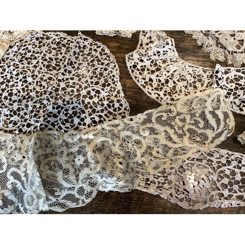 62 - A small collection of 18th and 19th century mixed hand made laces, including two lengths of Mechlin,... 
