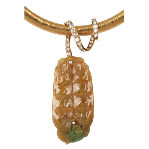 585 - § § Andrew Grima, a gold, jadeite and diamond necklace, 1991,
the hinged collar of planished gold su... 